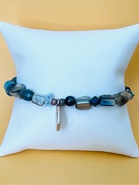 Blue shell bracelet with a heart SISTER charm